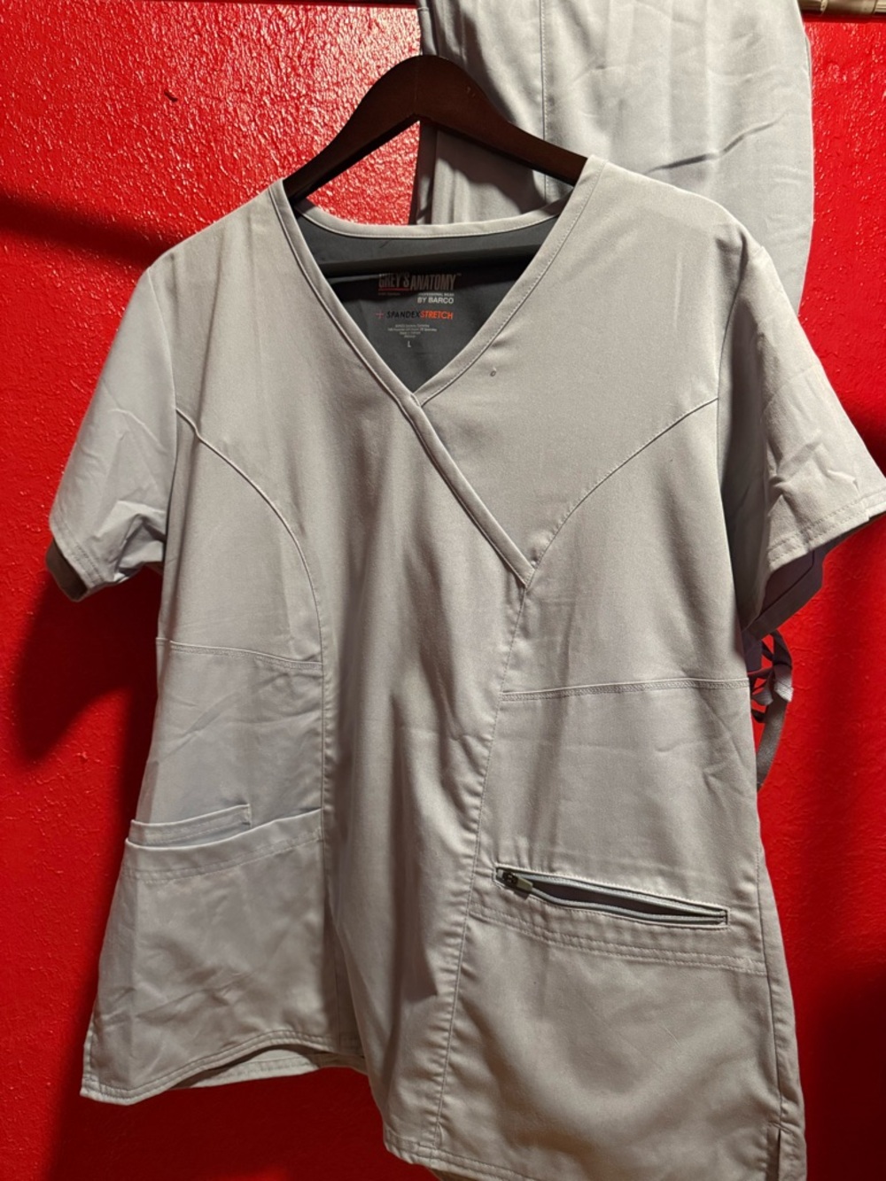 65. Grey's Anatomy Women's V-Neck Scrub set  in Light Gray